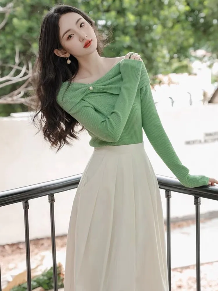 Autumn new retro green pure lust style one-shoulder knitted bottoming sweater for women with pleated skirt two-piece suit