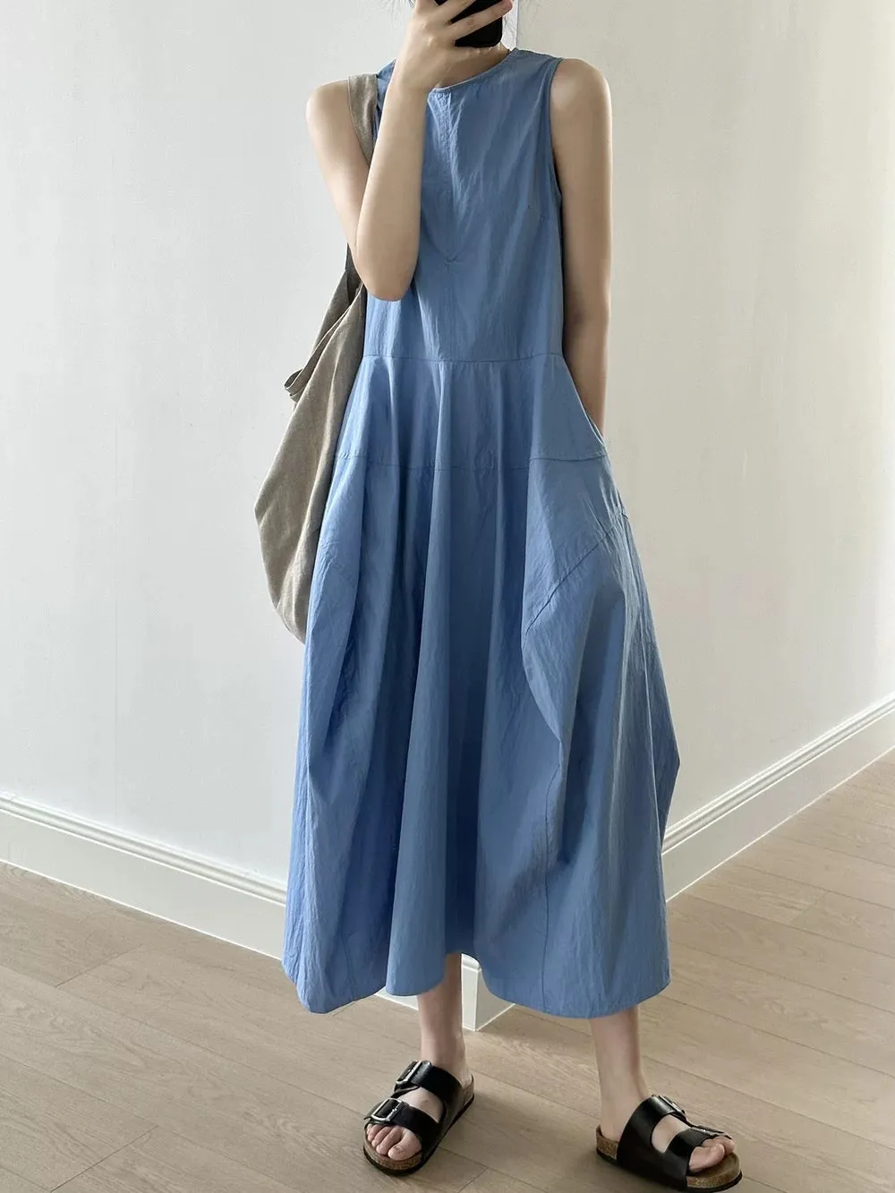 Blue dress for women, summer design, high-end, waist-cinching long skirt, French buds, large hem, sleeveless vest dress