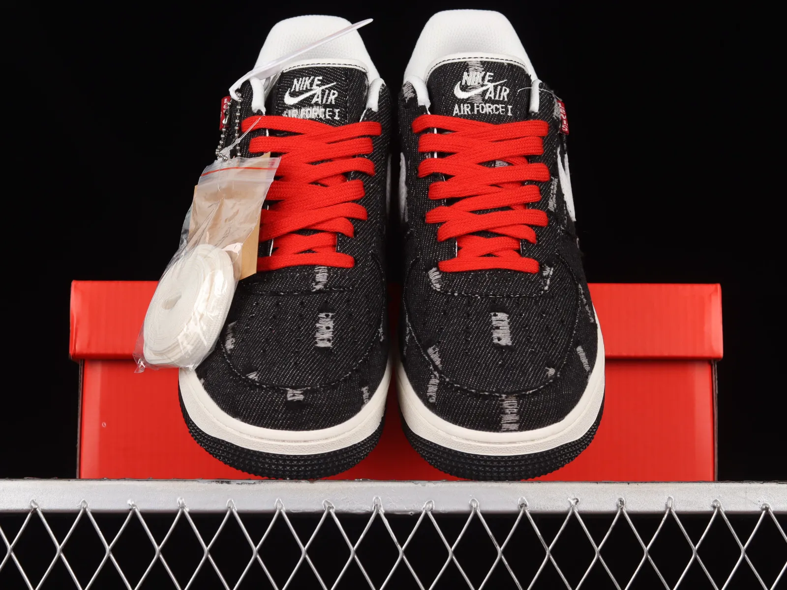 Levis x Nike Air Force 1 07 Low Black White Red LE5050-011