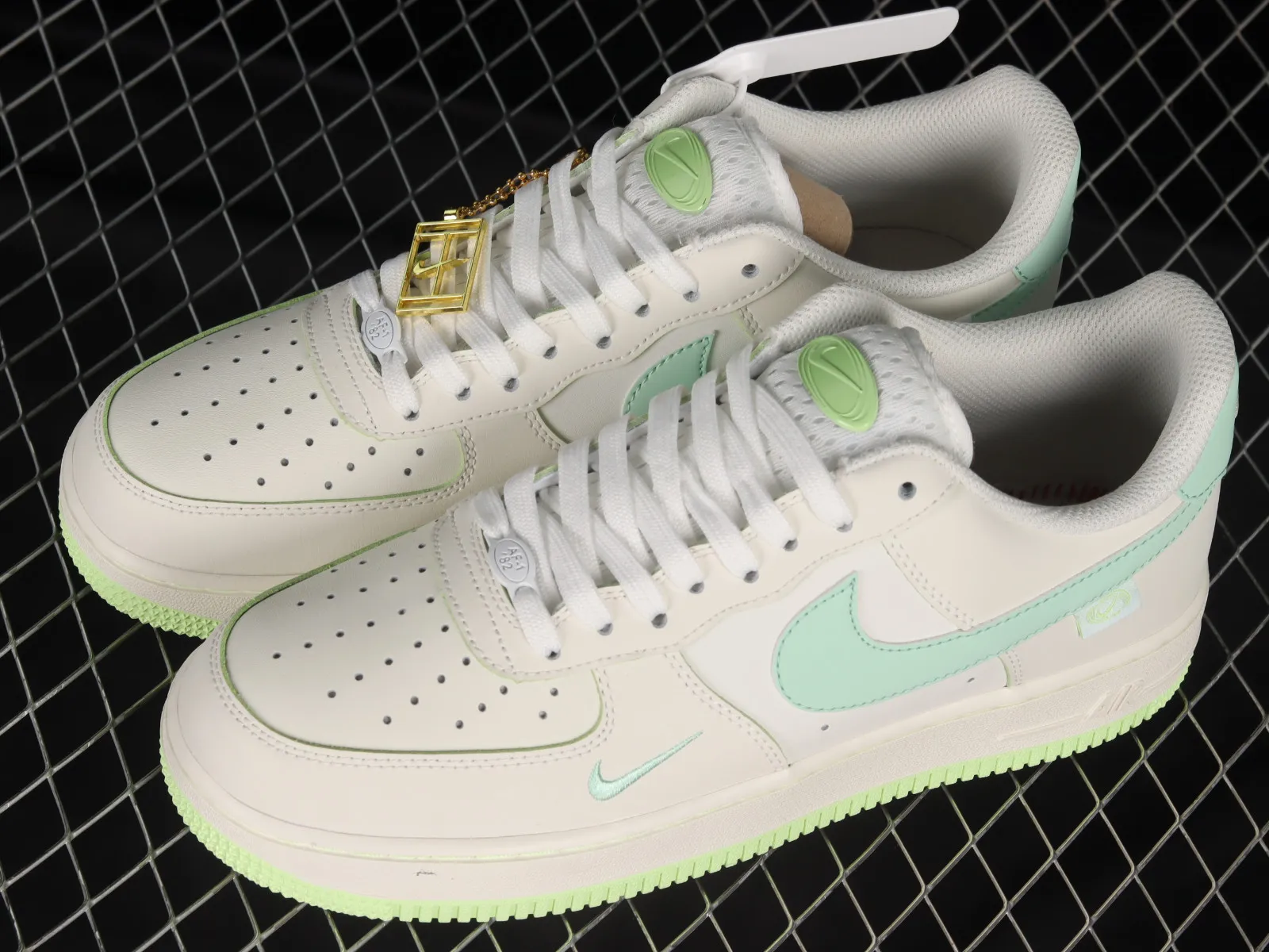 Nike Air Force 1 07 Low Cream White Light Green Metallic Gold FB1839-555