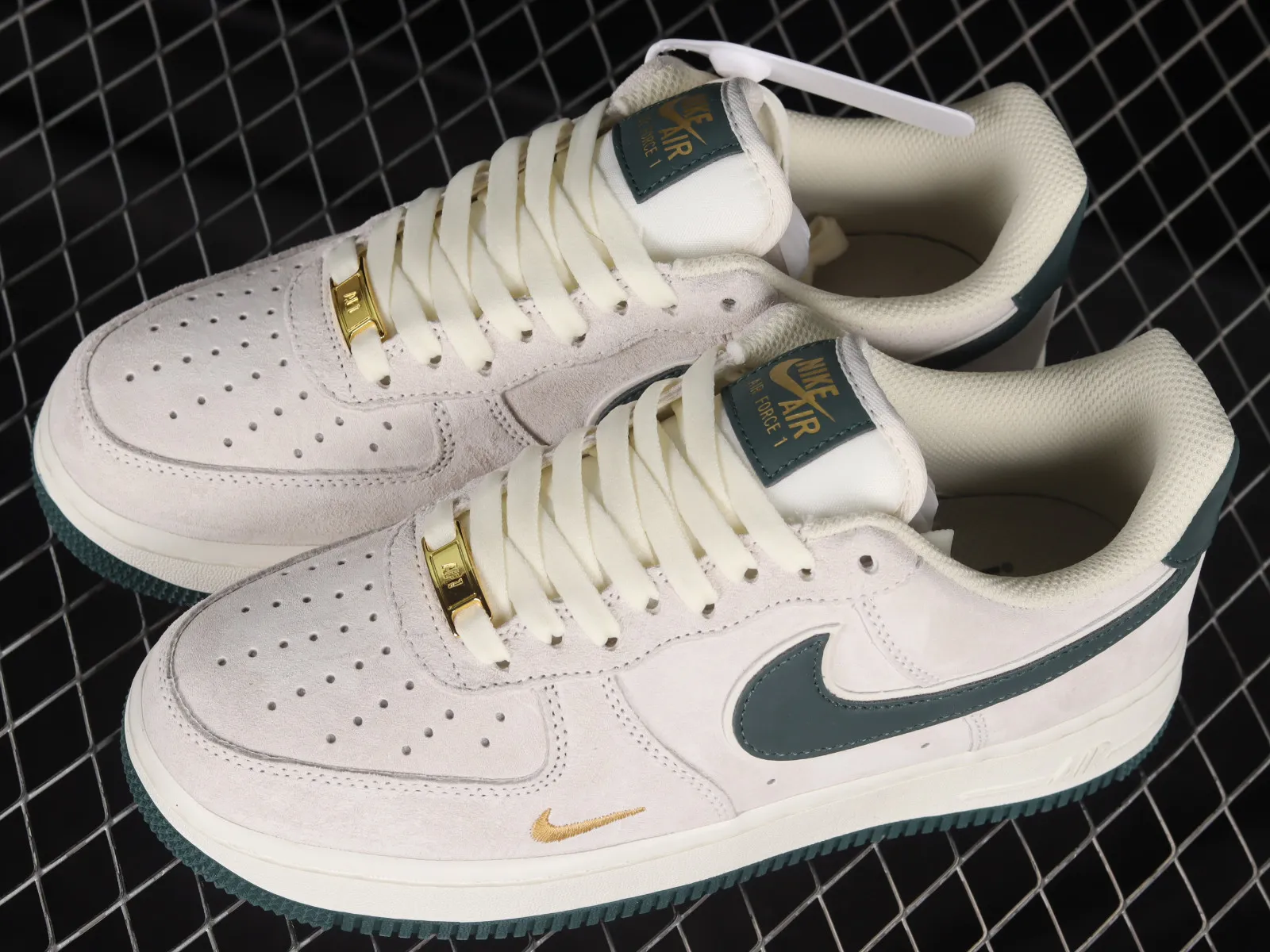 Nike Air Force 1 07 Low Dark Green White Gold KK5636-710