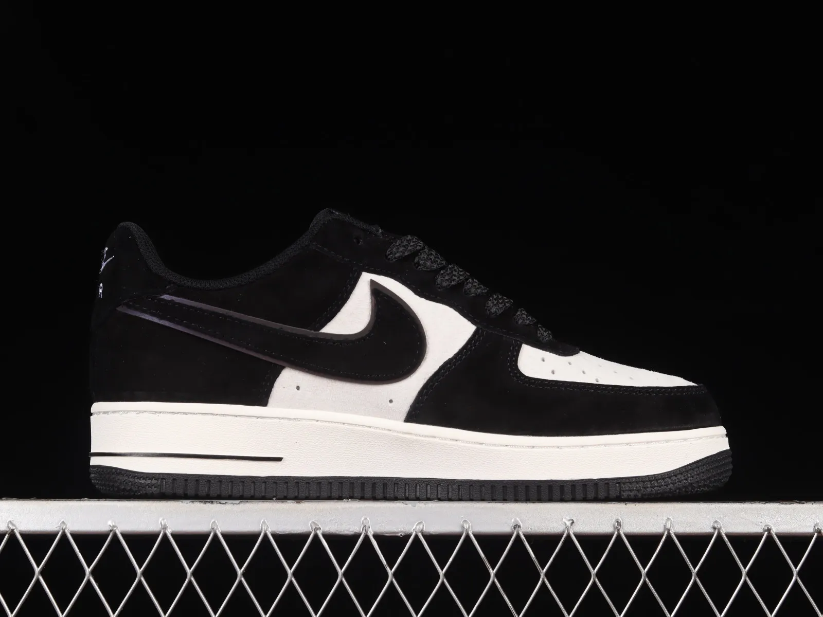 Nike Air Force 1 07 Low Suede Black White MX0820-502