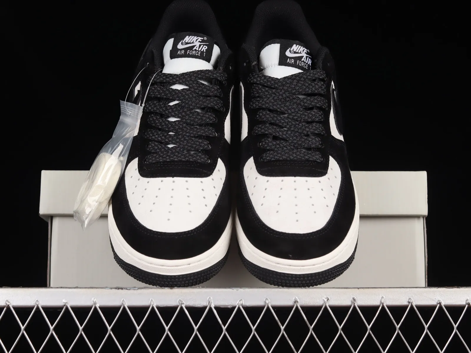 Nike Air Force 1 07 Low Suede Black White MX0820-502