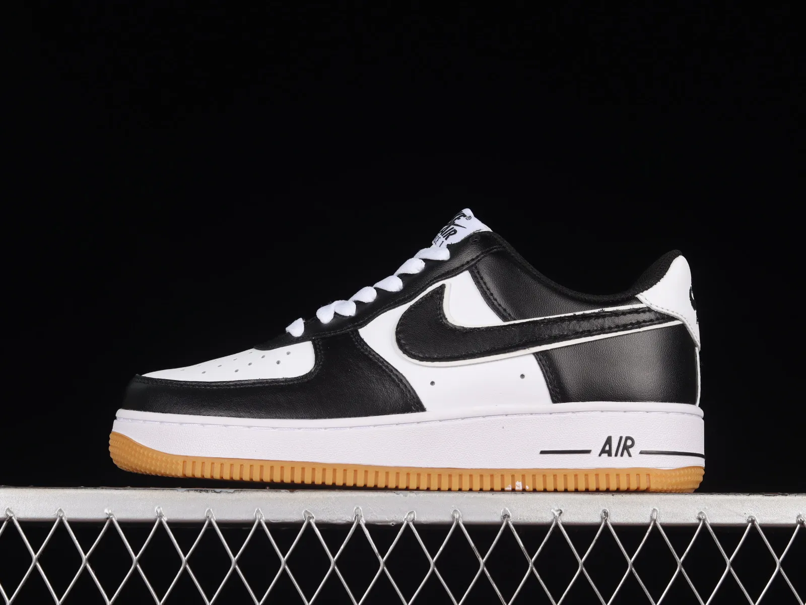 Nike Air Force 1 07 Low White Black Gum AW2296-002