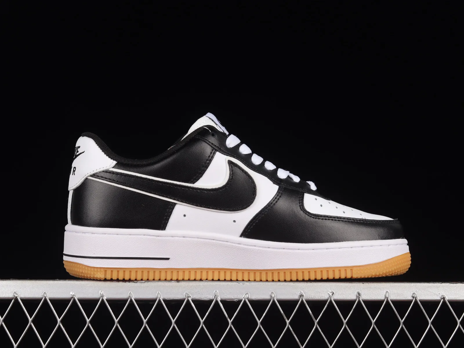 Nike Air Force 1 07 Low White Black Gum AW2296-002