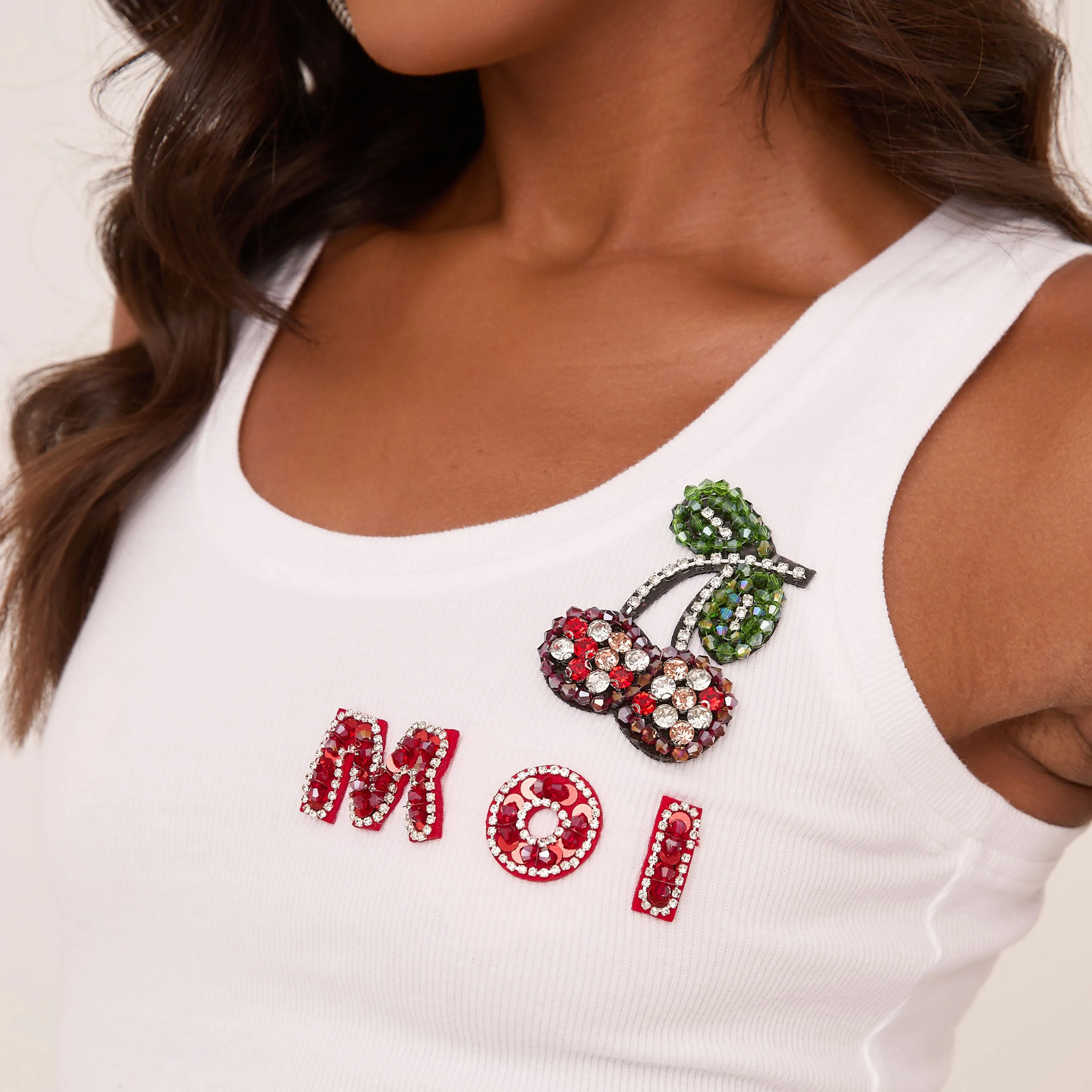 Scoop Neck Embellished Moi Cherry Graphic Print Vest In White Ribber