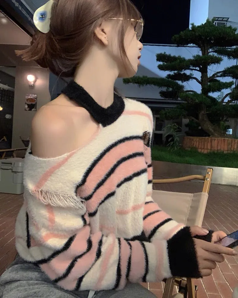 Short ripped striped sweater for women autumn and winter 2023 new sweet and spicy style soft and waxy off-shoulder loose versati