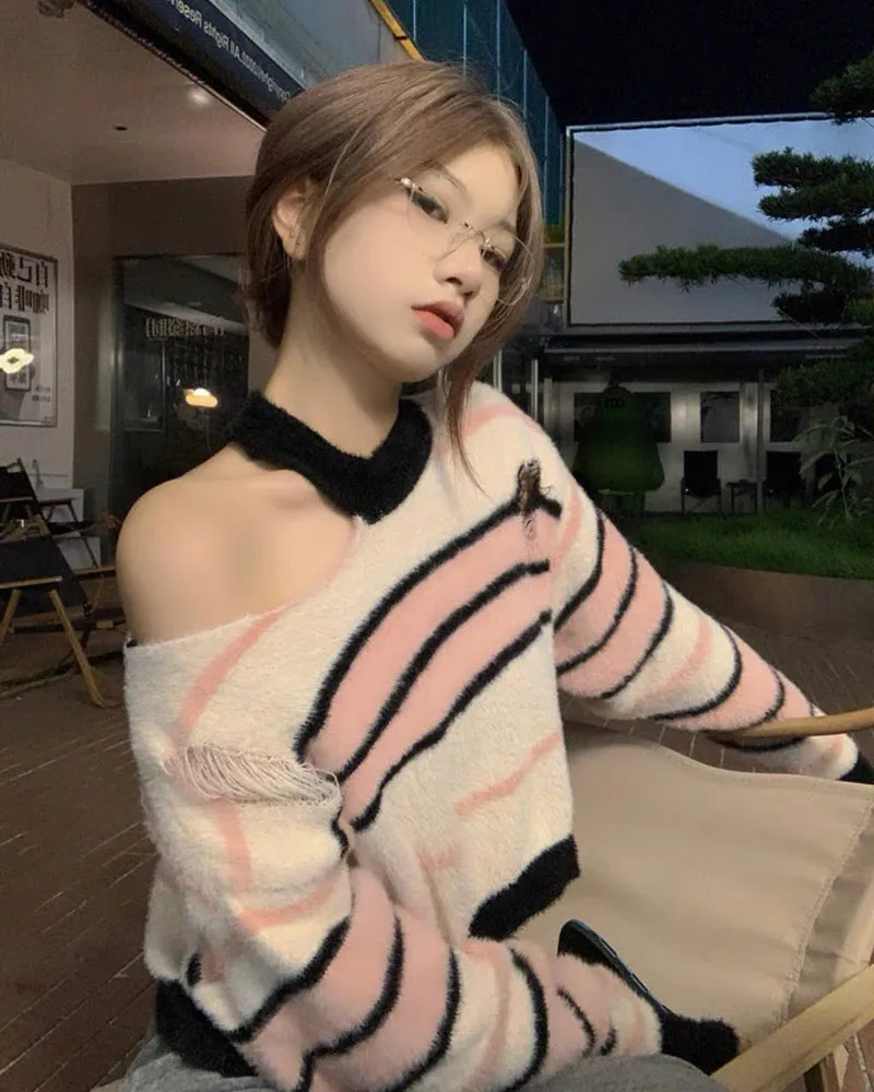 Short ripped striped sweater for women autumn and winter 2023 new sweet and spicy style soft and waxy off-shoulder loose versati